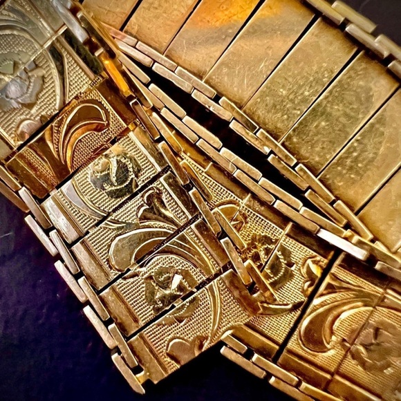 Meet your Posher, Jenna. I specialize in Vintage/Antique Fine Jewelry! Welcome!! - Picture 3 of 14